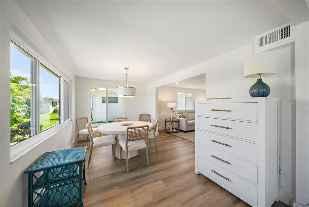 For Sale: $450,000 (2 beds, 2 baths, 1327 Square Feet)