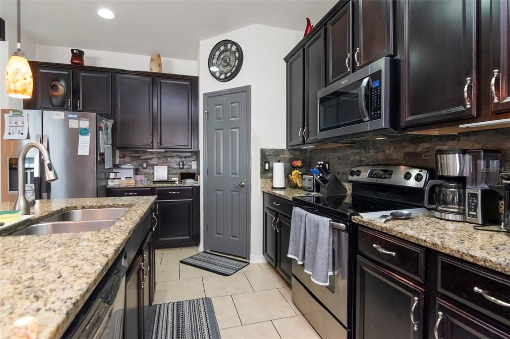 На продажу: $479,997 (5 спален, 2 ванн, 2297 Квадратных фут)