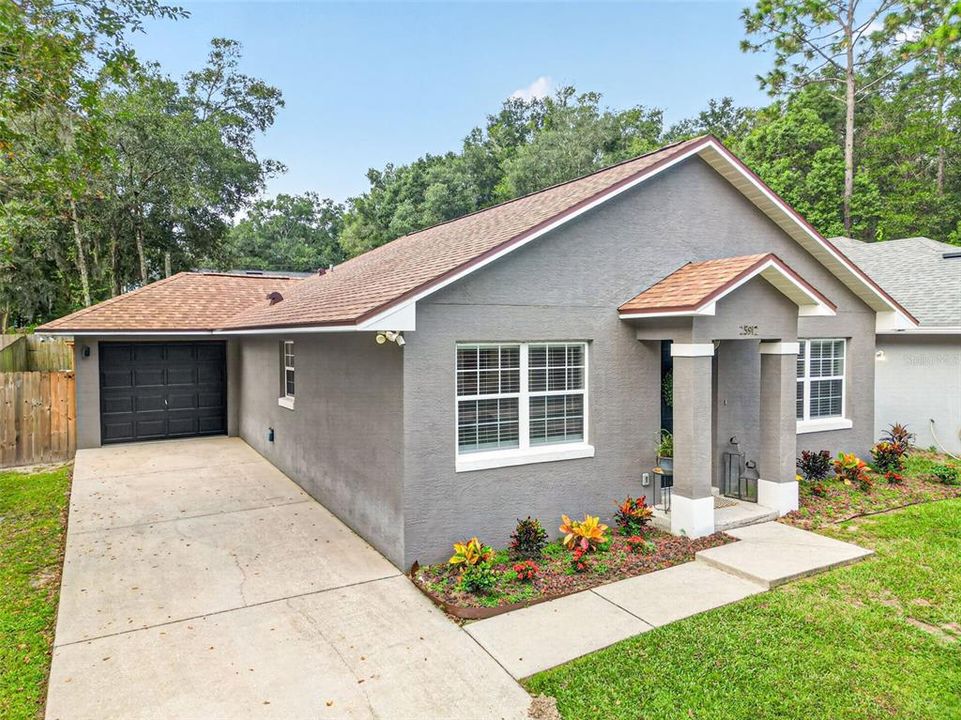 For Sale: $289,999 (2 beds, 2 baths, 1188 Square Feet)