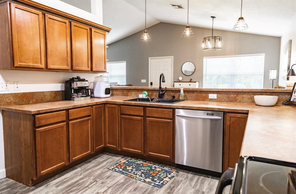 For Sale: $319,000 (2 beds, 2 baths, 1188 Square Feet)