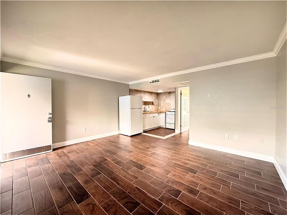 For Rent: $1,175 (1 beds, 1 baths, 496 Square Feet)