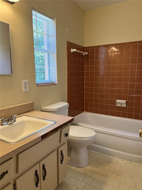 For Sale: $286,500 (4 beds, 3 baths, 1582 Square Feet)