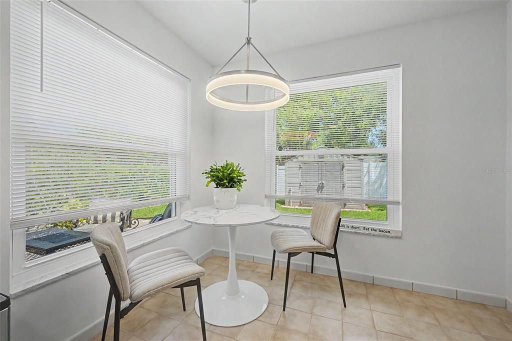 На продажу: $425,000 (2 спален, 2 ванн, 1452 Квадратных фут)