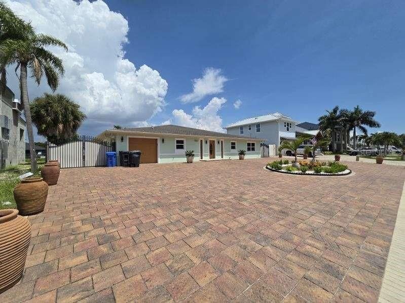 For Rent: $5,350 (3 beds, 2 baths, 2065 Square Feet)