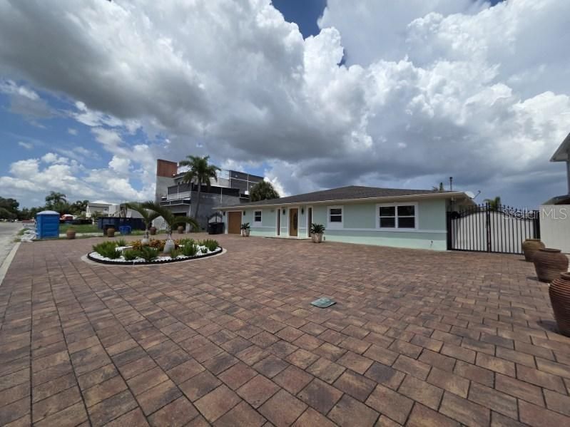 For Rent: $5,350 (3 beds, 2 baths, 2065 Square Feet)