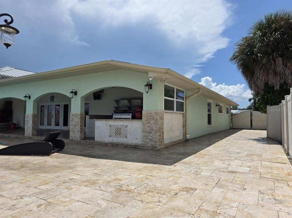 For Rent: $5,350 (3 beds, 2 baths, 2065 Square Feet)