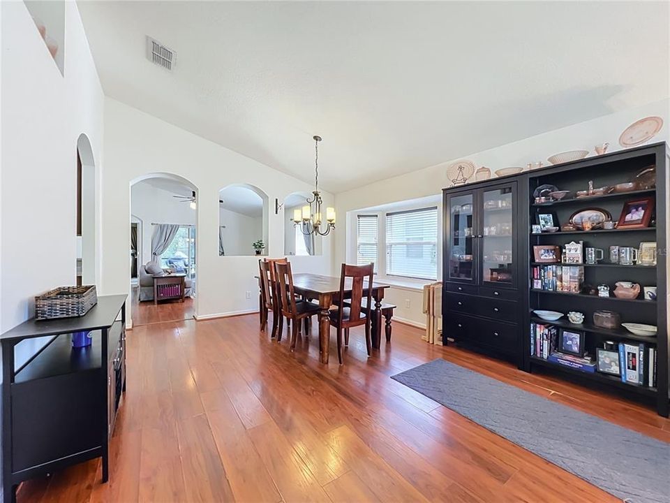 For Sale: $330,000 (3 beds, 2 baths, 1728 Square Feet)