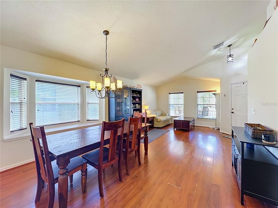 For Sale: $330,000 (3 beds, 2 baths, 1728 Square Feet)