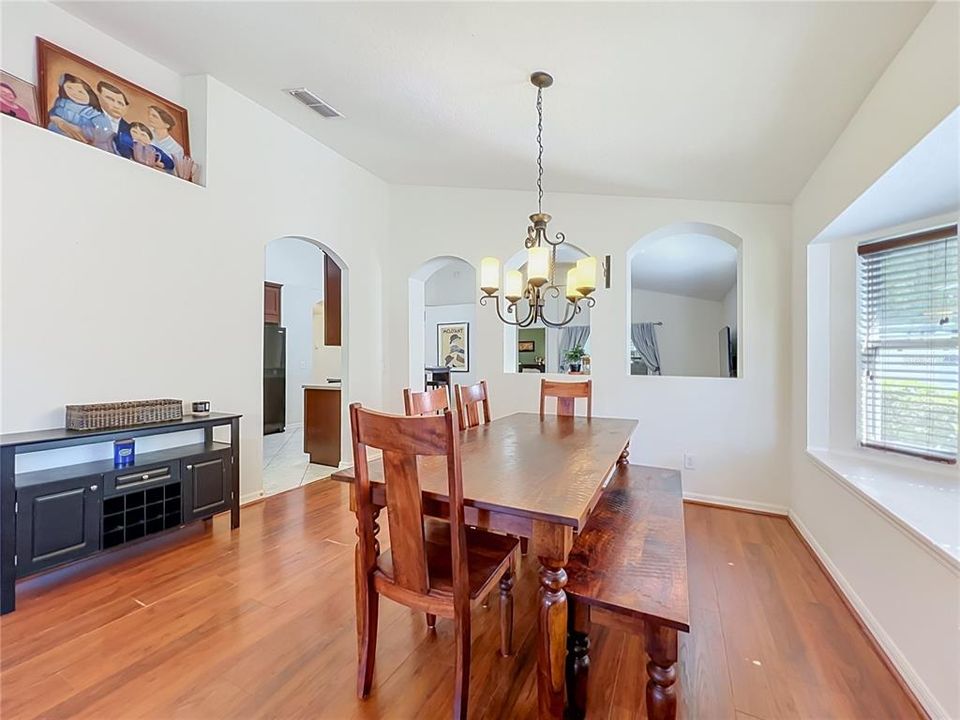 For Sale: $330,000 (3 beds, 2 baths, 1728 Square Feet)