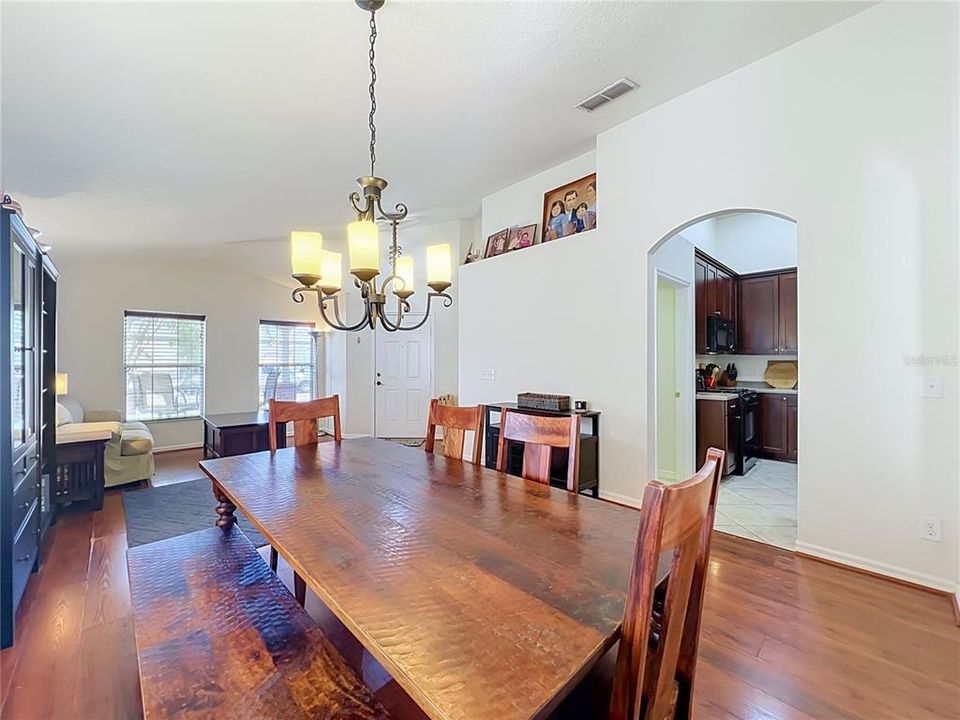 For Sale: $330,000 (3 beds, 2 baths, 1728 Square Feet)