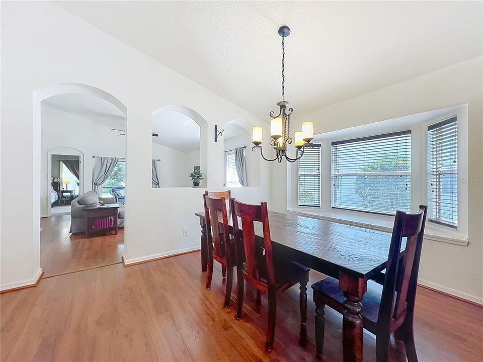 For Sale: $330,000 (3 beds, 2 baths, 1728 Square Feet)