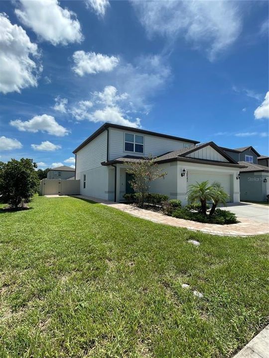 For Rent: $2,800 (4 beds, 3 baths, 2207 Square Feet)