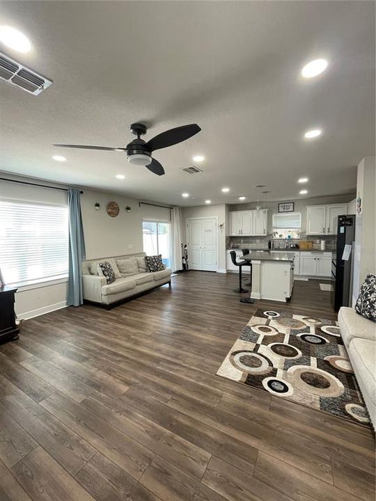 For Rent: $2,800 (4 beds, 3 baths, 2207 Square Feet)
