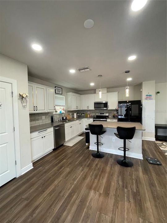 For Rent: $2,800 (4 beds, 3 baths, 2207 Square Feet)