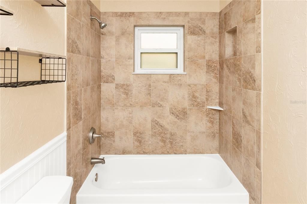 На продажу: $314,999 (2 спален, 2 ванн, 1070 Квадратных фут)