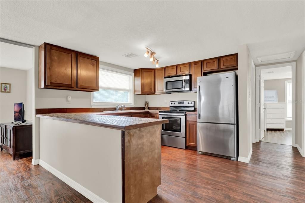 For Sale: $234,900 (3 beds, 2 baths, 1288 Square Feet)
