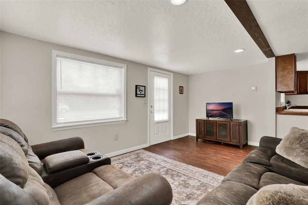 For Sale: $234,900 (3 beds, 2 baths, 1288 Square Feet)