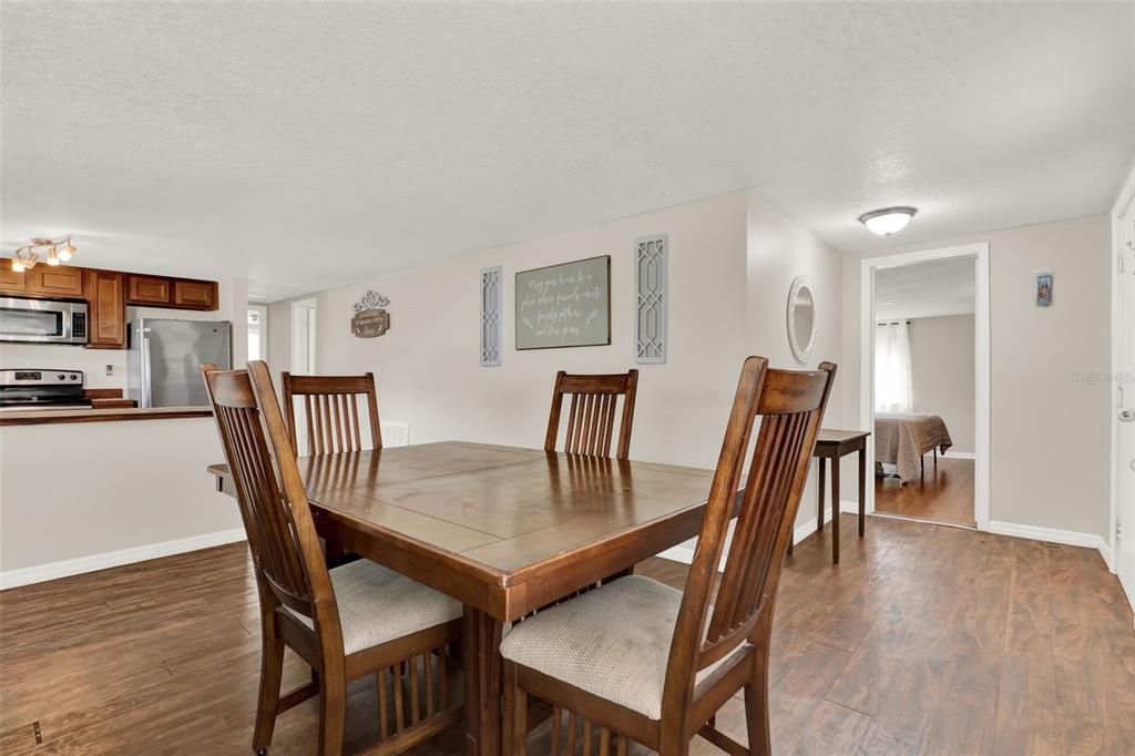 For Sale: $234,900 (3 beds, 2 baths, 1288 Square Feet)