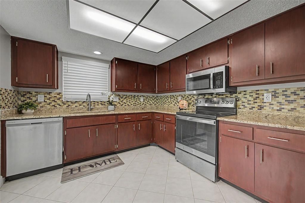 En Venta: $299,000 (2 camas, 2 baños, 1346 Pies cuadrados)