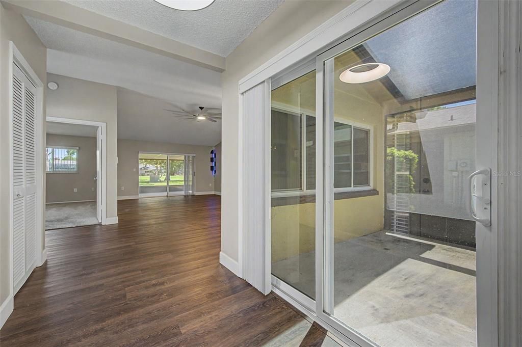 En Venta: $299,000 (2 camas, 2 baños, 1346 Pies cuadrados)