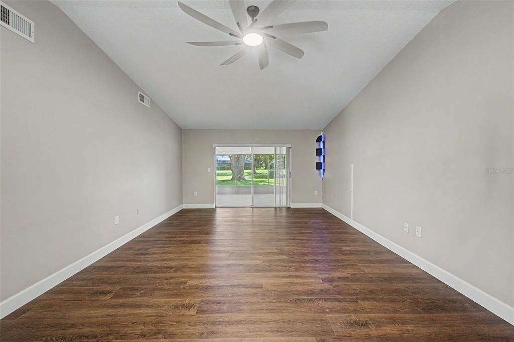 En Venta: $299,000 (2 camas, 2 baños, 1346 Pies cuadrados)
