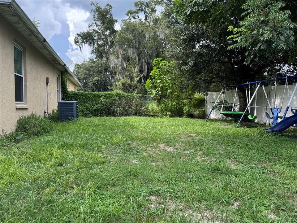 For Sale: $150,000 (2 beds, 2 baths, 978 Square Feet)
