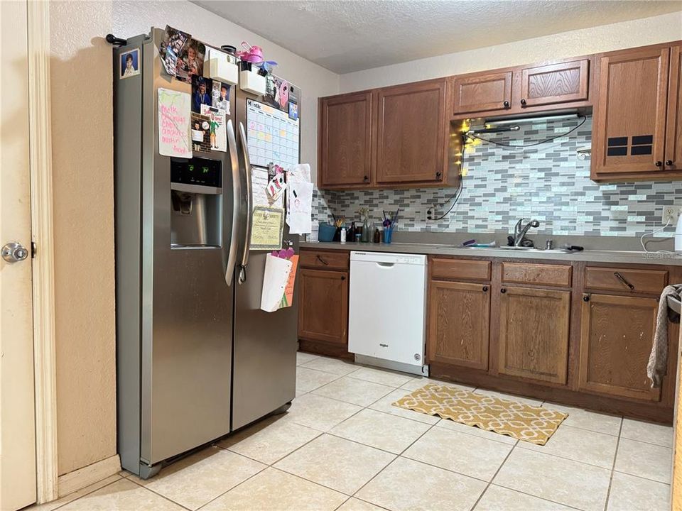 For Sale: $150,000 (2 beds, 2 baths, 978 Square Feet)