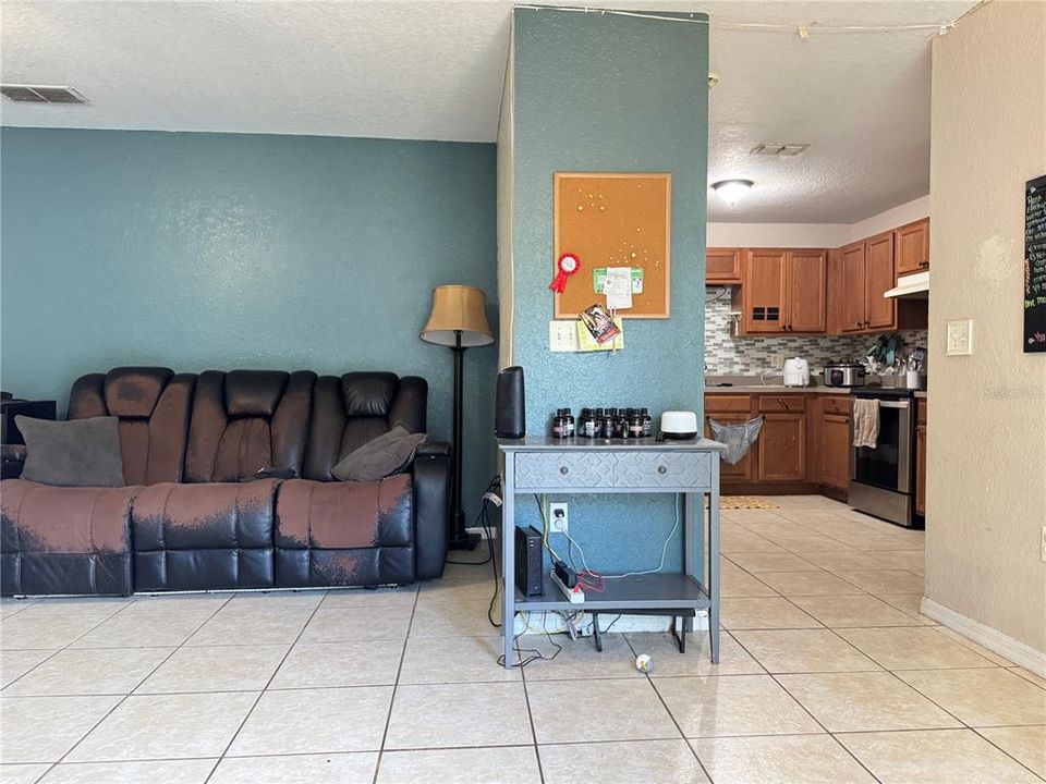 For Sale: $150,000 (2 beds, 2 baths, 978 Square Feet)