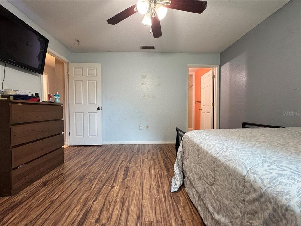 For Sale: $150,000 (2 beds, 2 baths, 978 Square Feet)