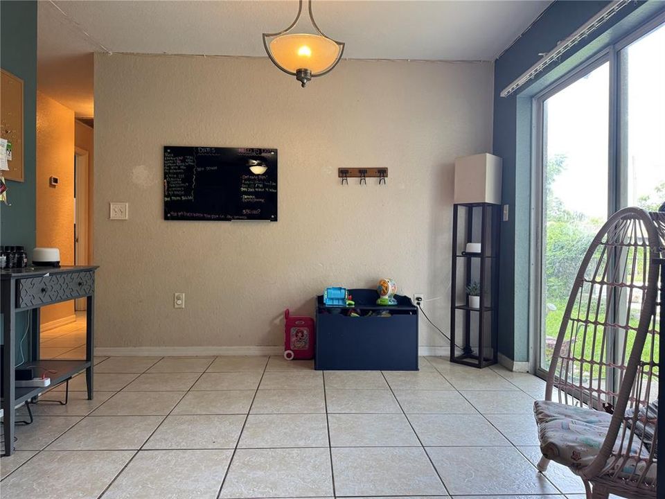 For Sale: $150,000 (2 beds, 2 baths, 978 Square Feet)