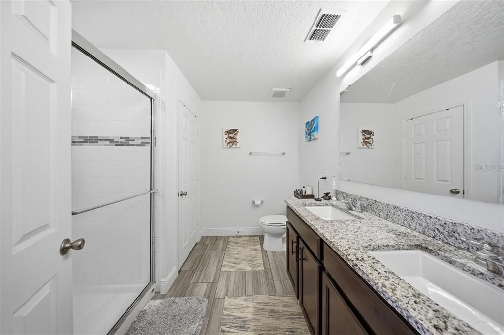 For Rent: $2,000 (3 beds, 2 baths, 1965 Square Feet)