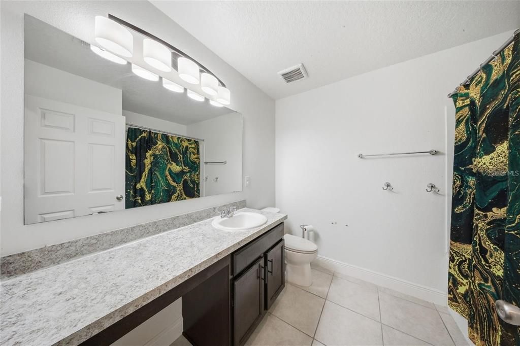 For Rent: $2,000 (3 beds, 2 baths, 1965 Square Feet)