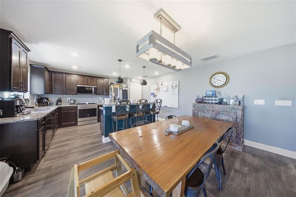 For Rent: $2,000 (3 beds, 2 baths, 1965 Square Feet)