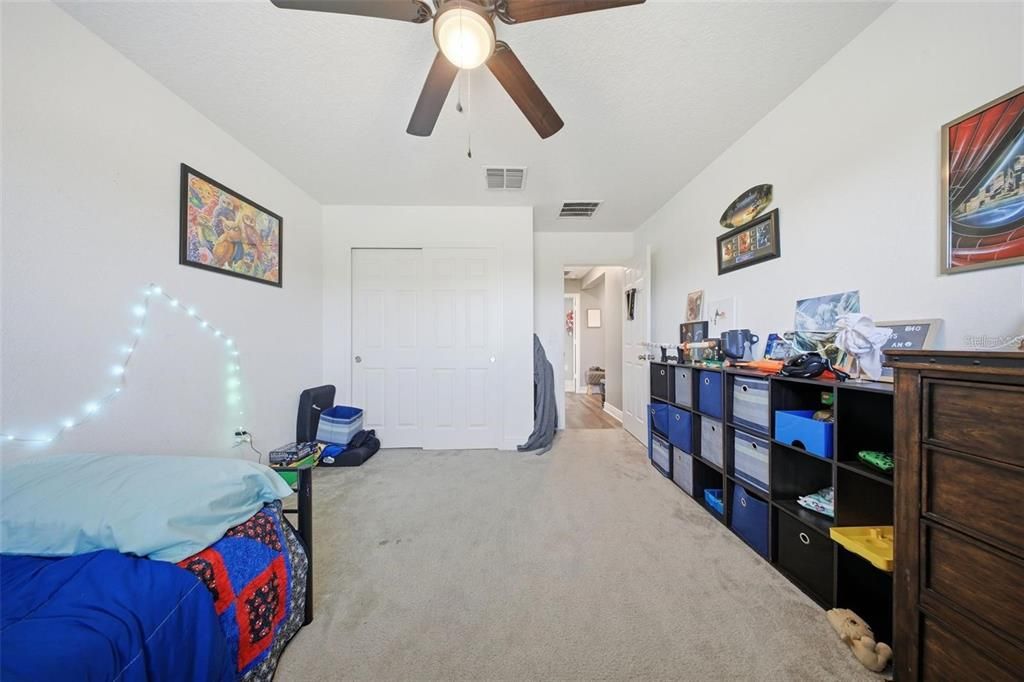For Rent: $2,000 (3 beds, 2 baths, 1965 Square Feet)