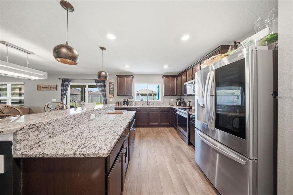 For Rent: $2,000 (3 beds, 2 baths, 1965 Square Feet)
