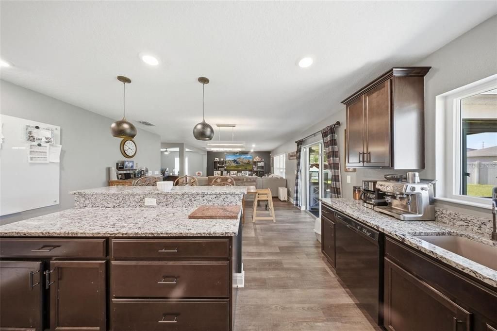 For Rent: $2,000 (3 beds, 2 baths, 1965 Square Feet)