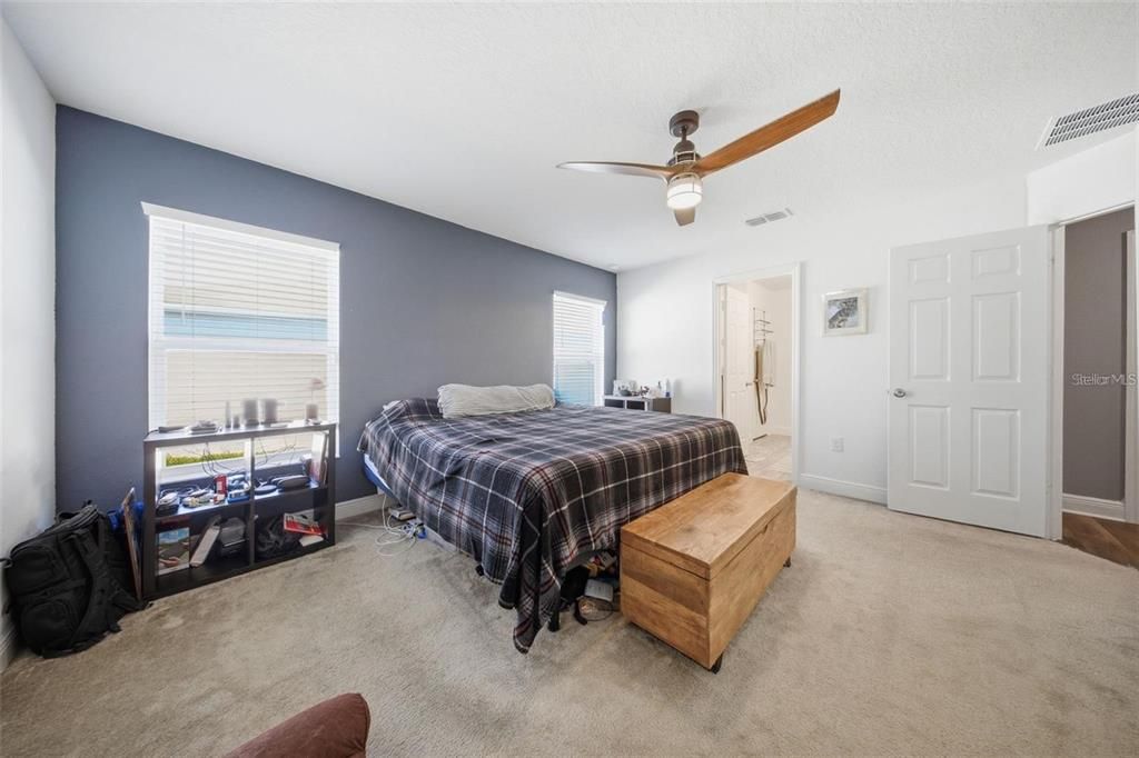 For Rent: $2,000 (3 beds, 2 baths, 1965 Square Feet)