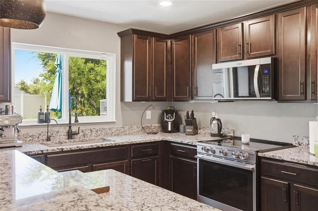 For Rent: $2,000 (3 beds, 2 baths, 1965 Square Feet)