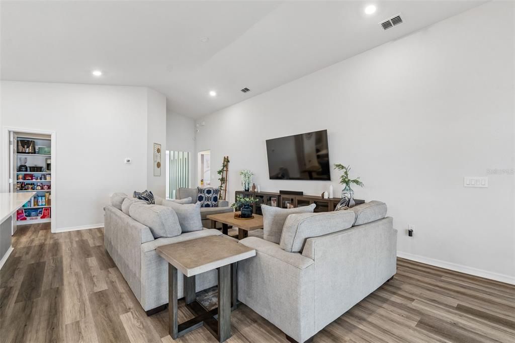 En Renta: $2,650 (3 camas, 2 baños, 2004 Pies cuadrados)