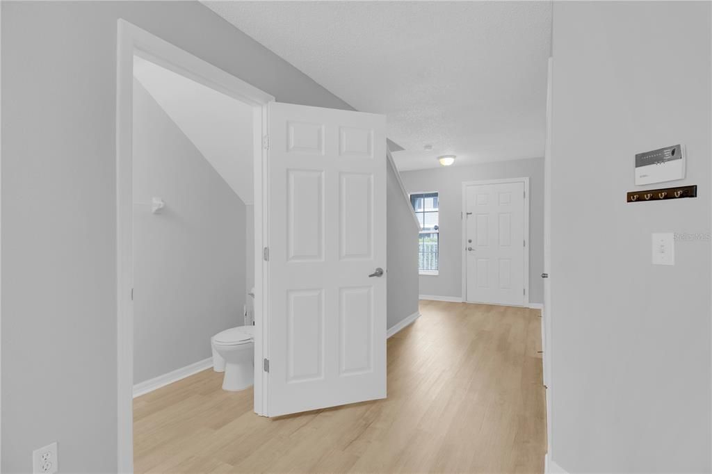 For Rent: $2,300 (3 beds, 2 baths, 1889 Square Feet)
