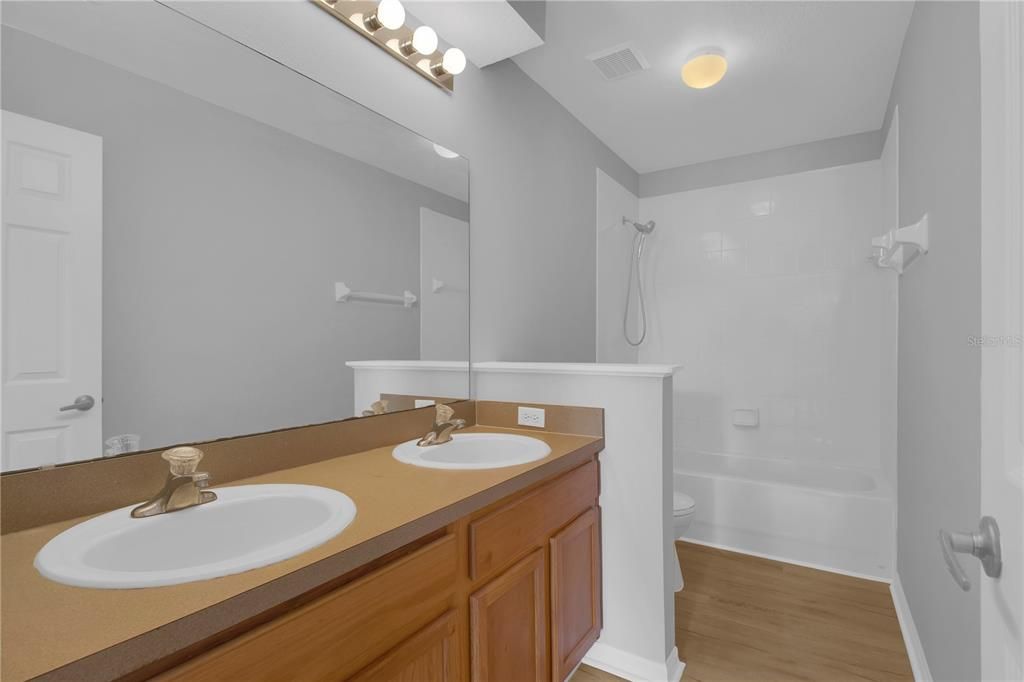 For Rent: $2,300 (3 beds, 2 baths, 1889 Square Feet)