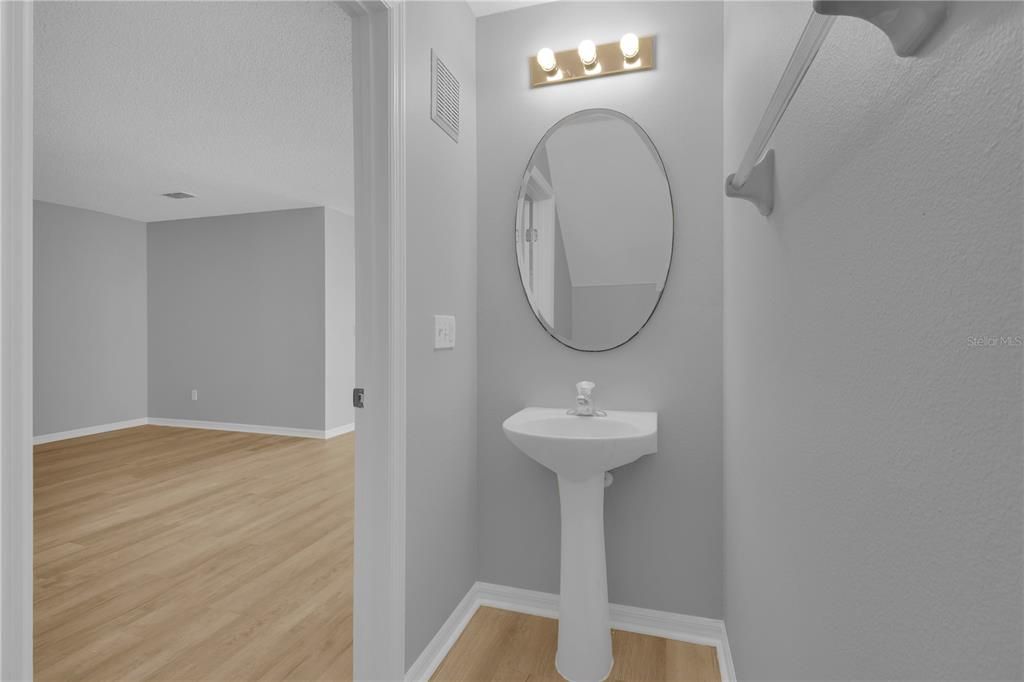 For Rent: $2,300 (3 beds, 2 baths, 1889 Square Feet)