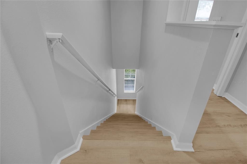For Rent: $2,300 (3 beds, 2 baths, 1889 Square Feet)