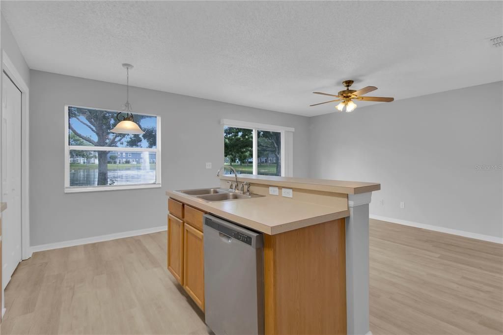 For Rent: $2,300 (3 beds, 2 baths, 1889 Square Feet)