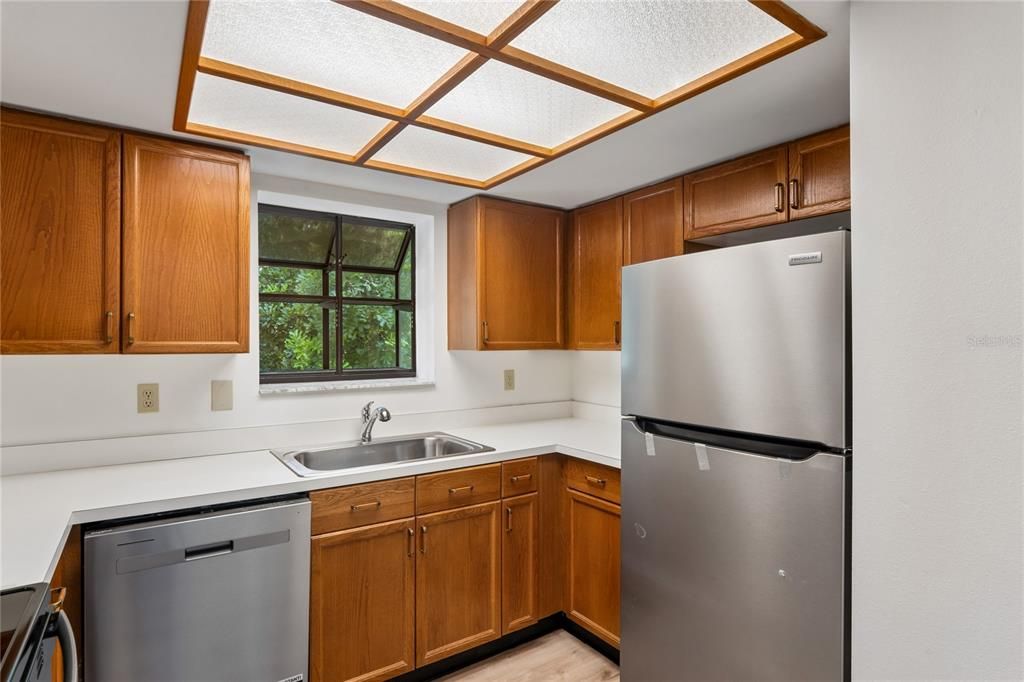 For Sale: $185,000 (1 beds, 1 baths, 760 Square Feet)