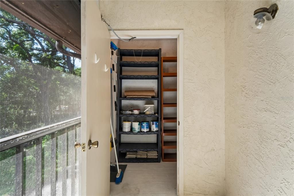 For Sale: $185,000 (1 beds, 1 baths, 760 Square Feet)