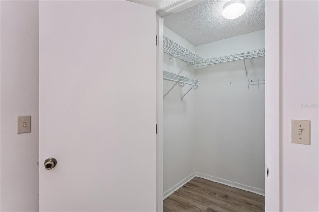For Sale: $185,000 (1 beds, 1 baths, 760 Square Feet)