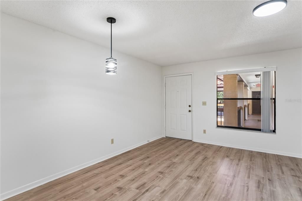 For Sale: $185,000 (1 beds, 1 baths, 760 Square Feet)