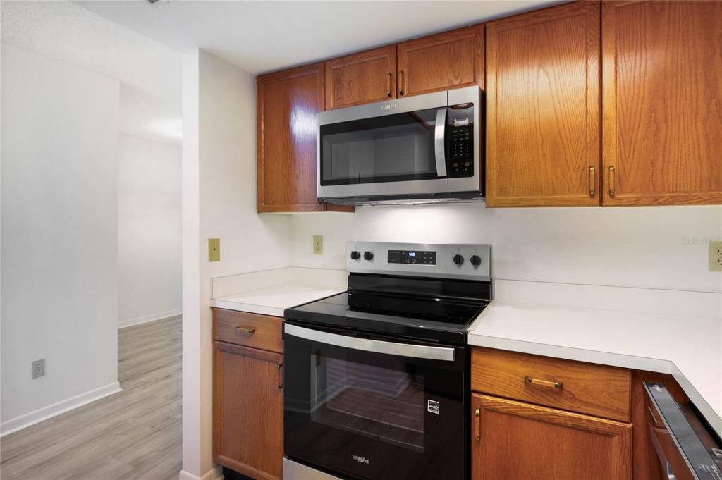 For Sale: $185,000 (1 beds, 1 baths, 760 Square Feet)