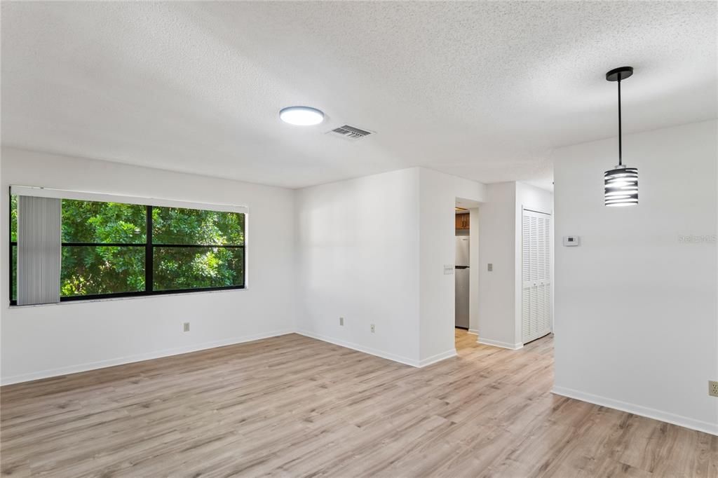 For Sale: $185,000 (1 beds, 1 baths, 760 Square Feet)